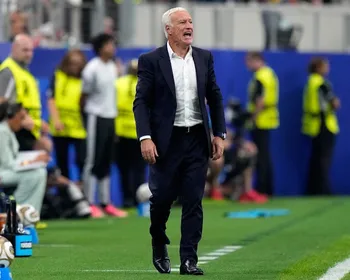 Imagem ilustrativa da imagem Deschamps questiona arbitragem após eliminação da França: 'Ele é bom o suficiente?'