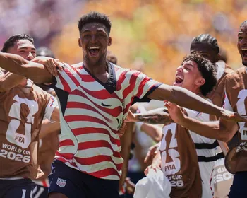 Imagem ilustrativa da imagem Estados Unidos vencem Austrália em jogo marcado por polêmicas e garantem classifica