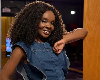 Imagem ilustrativa da imagem Ex-BBB Thelma Assis vence ação por falas racistas