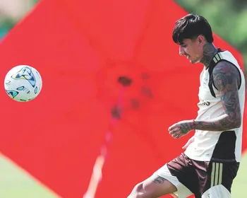 Imagem ilustrativa da imagem Flamengo pega River Plate com transmissão da TV Tribuna/Band
