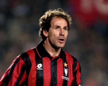 Imagem ilustrativa da imagem Franco Baresi, ídolo do Milan e da Itália, morre aos 66 anos