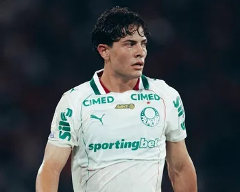 Imagem ilustrativa da imagem Giay sofre torção no tornozelo e é desfalque do Palmeiras contra o Coritiba