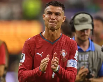 Imagem ilustrativa da imagem Jornais destacam lágrimas de CR7 e colocam Jorge Jesus como técnico de Portugal