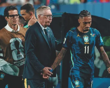 Imagem ilustrativa da imagem Lesão ameaça sequência de Raphinha na seleção