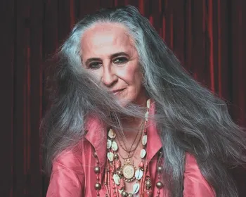 Imagem ilustrativa da imagem Maria Bethânia em grandes versões
