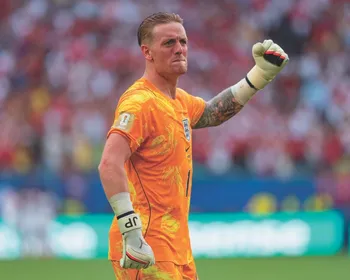 Imagem ilustrativa da imagem “Não podemos focar só no Messi”, diz goleiro da Inglaterra sobre jogo com Argentina