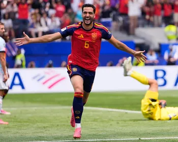 Imagem ilustrativa da imagem Reserva de Courtois falha, Merino mostra estrela e Espanha elimina Bélgica