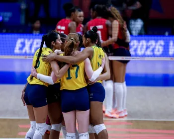 Imagem ilustrativa da imagem Seleção feminina de vôlei sofre no início, mas vence República Dominicana