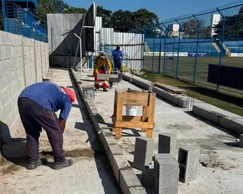 Imagem ilustrativa da imagem Sem jogos até 2027, obras no Salvador Costa estão a todo o vapor