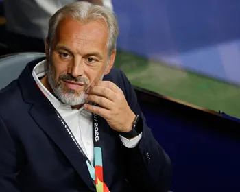 Imagem ilustrativa da imagem Técnico da RD Congo sabe da morte do pai na entrevista coletiva