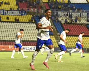 Imagem ilustrativa da imagem Vitória vence clássico e assume a liderança na Série D