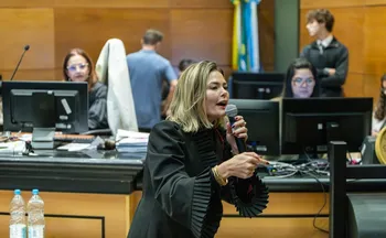 Imagem ilustrativa da imagem Advogada deixa defesa de Monique Medeiros após ameaças e divergência de estratégia