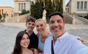 Imagem ilustrativa da imagem Ana Hickmann abre álbum de férias na Grécia com Edu Guedes e os filhos