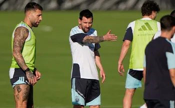 Imagem ilustrativa da imagem Argentina estreia cercada de expectativas sobre Messi