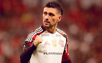 Imagem ilustrativa da imagem Com Arrascaeta como opção, Flamengo reestreia no Brasileirão contra a Chapecoense