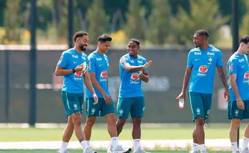 Imagem ilustrativa da imagem Debaixo de muito calor, Brasil segue preparação para encarar Noruega