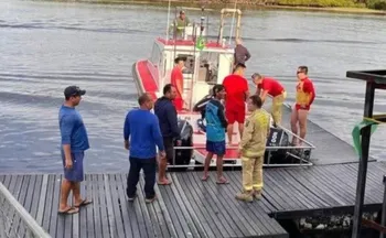Imagem ilustrativa da imagem Embarcação com 19 pessoas naufraga, deixa um morto e 7 feridos no PR