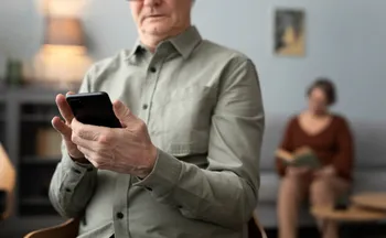 Imagem ilustrativa da imagem Especialistas dizem que vício de idosos em redes sociais é silencioso