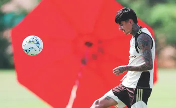 Imagem ilustrativa da imagem Flamengo pega River Plate com transmissão da TV Tribuna/Band