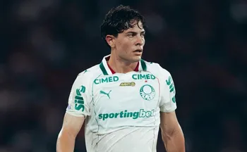 Imagem ilustrativa da imagem Giay sofre torção no tornozelo e é desfalque do Palmeiras contra o Coritiba