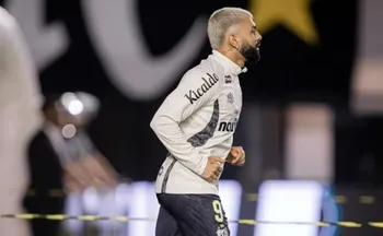 Imagem ilustrativa da imagem Grito do VAR e pedido ao árbitro: CBF divulga áudio da expulsão de Gabigol