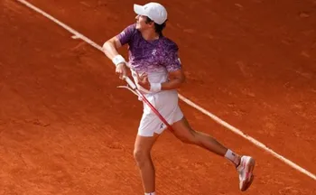 Imagem ilustrativa da imagem João Fonseca chega às quartas e iguala campanha de Thomaz Koch em Roland Garros
