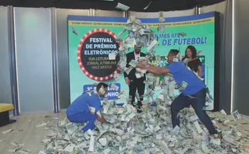 Imagem ilustrativa da imagem Leitor de Vila Velha leva a smart TV novinha do Festival de Prêmios Eletrônicos