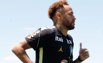 Imagem ilustrativa da imagem Neymar se junta ao grupo no penúltimo treino antes do duelo contra o Haiti