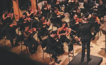 Imagem ilustrativa da imagem Noite clássica com piano e orquestra no Teatro Sesc Glória
