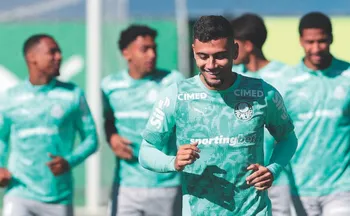 Imagem ilustrativa da imagem Palmeiras volta à campo contra o Coritiba para defender a liderança