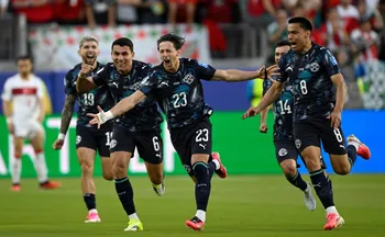 Imagem ilustrativa da imagem Paraguai vence, elimina Turquia e classifica EUA em 1º para segunda fase da Copa