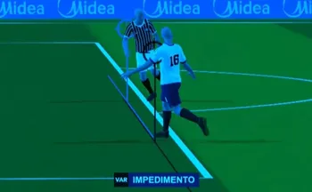 Imagem ilustrativa da imagem Por que o impedimento semiautomático do Brasileirão não é igual ao da Copa