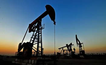 Imagem ilustrativa da imagem Preço do petróleo sobe 2% com volta de ataques entre EUA e Irã