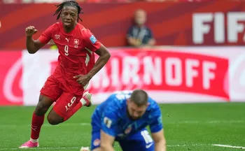 Imagem ilustrativa da imagem Suíça vence, fica na liderança do Grupo B e empurra Canadá para ser visitante