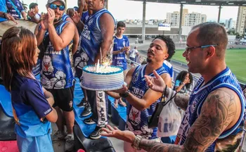 Imagem ilustrativa da imagem Torcedora mirim alvianil comemora aniversário com vitória no clássico