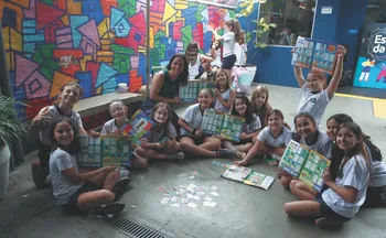 Imagem ilustrativa da imagem Troca de figurinhas muda rotina do recreio das escolas