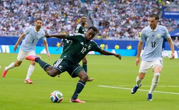 Imagem ilustrativa da imagem Uruguai empata com Arábia Saudita e Grupo H não tem vencedor na 1ª rodada da Copa