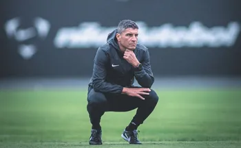 Imagem ilustrativa da imagem Vasco recomeça no Brasileirão com cara nova no banco