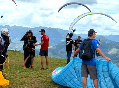 Imagem ilustrativa da imagem Alfredo Chaves recebe campeonato de parapente na Rampa da Cachoeira Alta