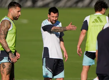 Imagem ilustrativa da imagem Argentina estreia cercada de expectativas sobre Messi