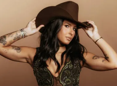 Imagem ilustrativa da imagem Boiadeira Ana Castela está sem freio e com fogo em novo álbum