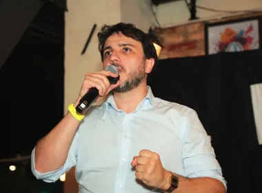 Imagem ilustrativa da imagem Candidato diz que vai extinguir favelas