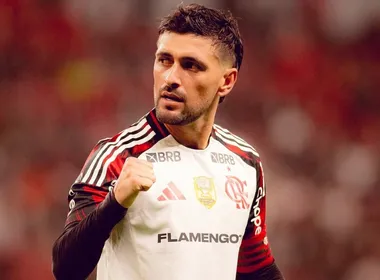 Imagem ilustrativa da imagem Com Arrascaeta como opção, Flamengo reestreia no Brasileirão contra a Chapecoense