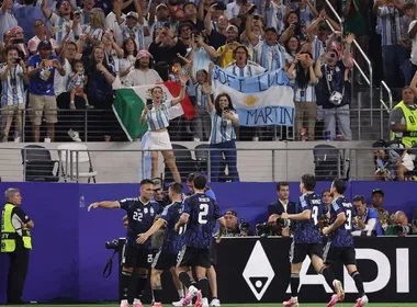 Imagem ilustrativa da imagem Com gol de Messi, Argentina bate Jordânia e faz segunda melhor campanha da Copa