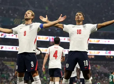 Imagem ilustrativa da imagem Com um a menos, Inglaterra derruba México no Azteca e segue na Copa