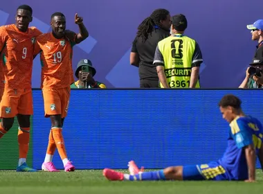Imagem ilustrativa da imagem Costa do Marfim vence Curaçao e alcança mata-mata da Copa pela primeira vez