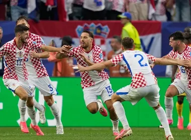 Imagem ilustrativa da imagem Croácia vence Gana, avança em segundo e evita possível duelo com o Brasil na Copa