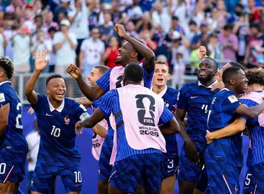 Imagem ilustrativa da imagem De pênalti, França vence retranca do Paraguai e se classifica na Copa