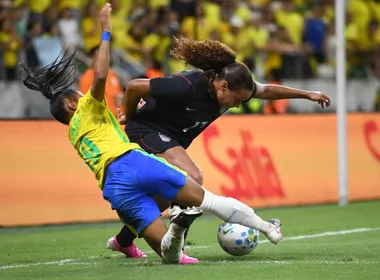Imagem ilustrativa da imagem Em jogo nervoso, seleção brasileira feminina de futebol perde para os EUA