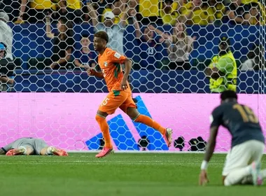 Imagem ilustrativa da imagem Equador para no travessão e Costa do Marfim vence no final, no Grupo E